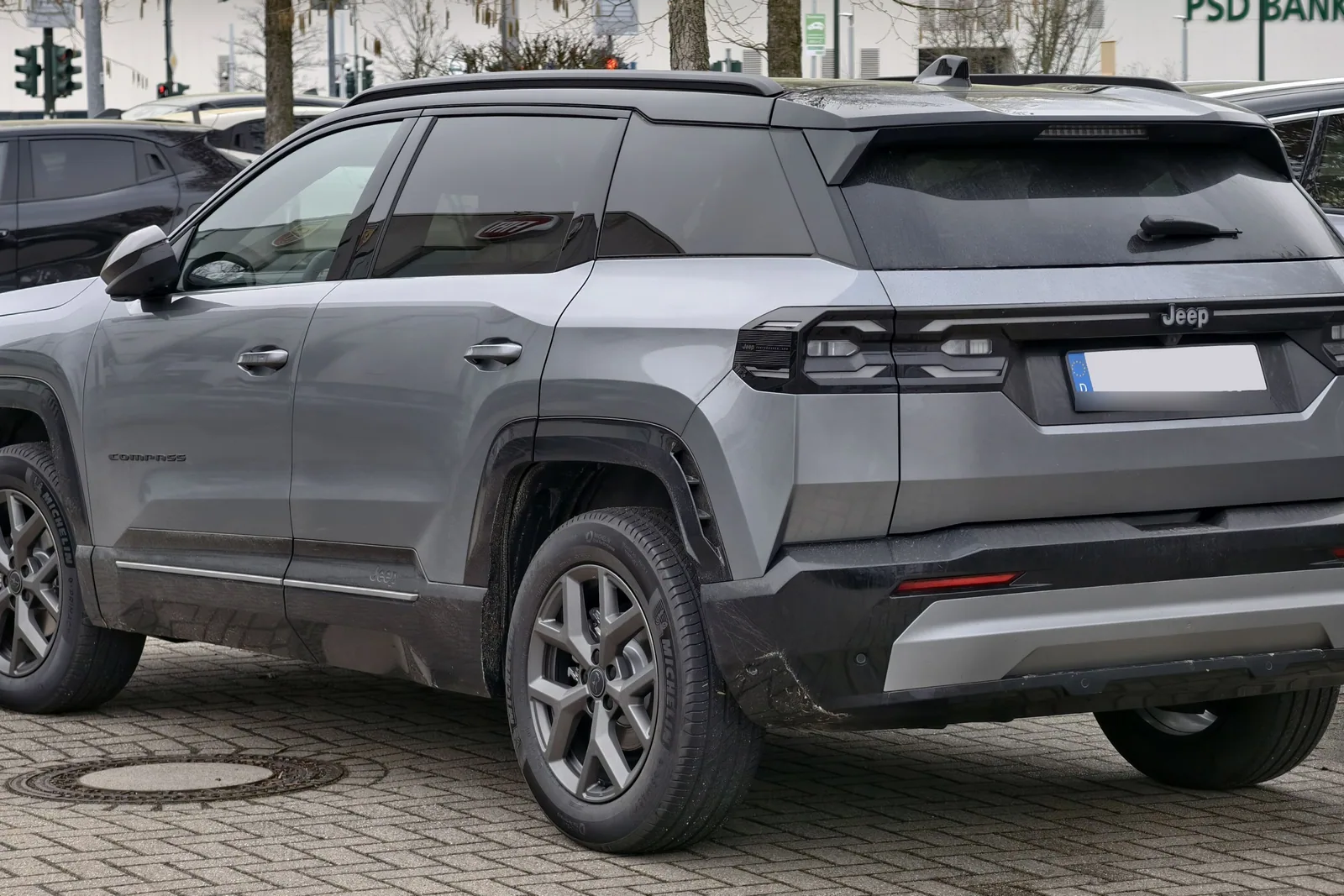 Jeep Compass e-Hybrid de troisième génération vu de l’arrière