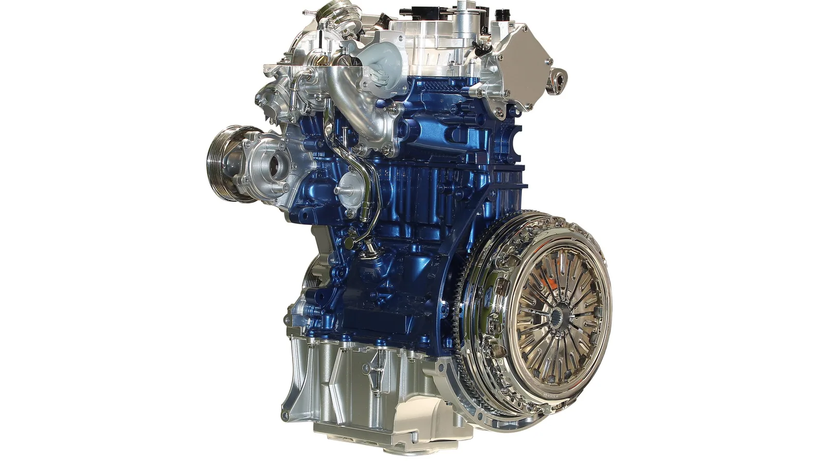 Moteur essence trois cylindres 1,0 litre turbo présenté seul sur fond clair