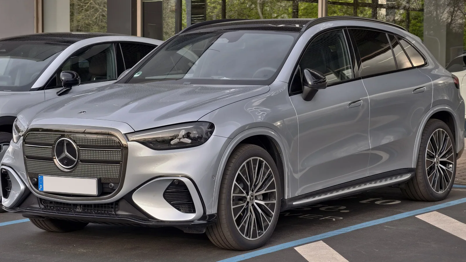 Mercedes-Benz GLC 400 4MATIC électrique, vue de trois quarts avant