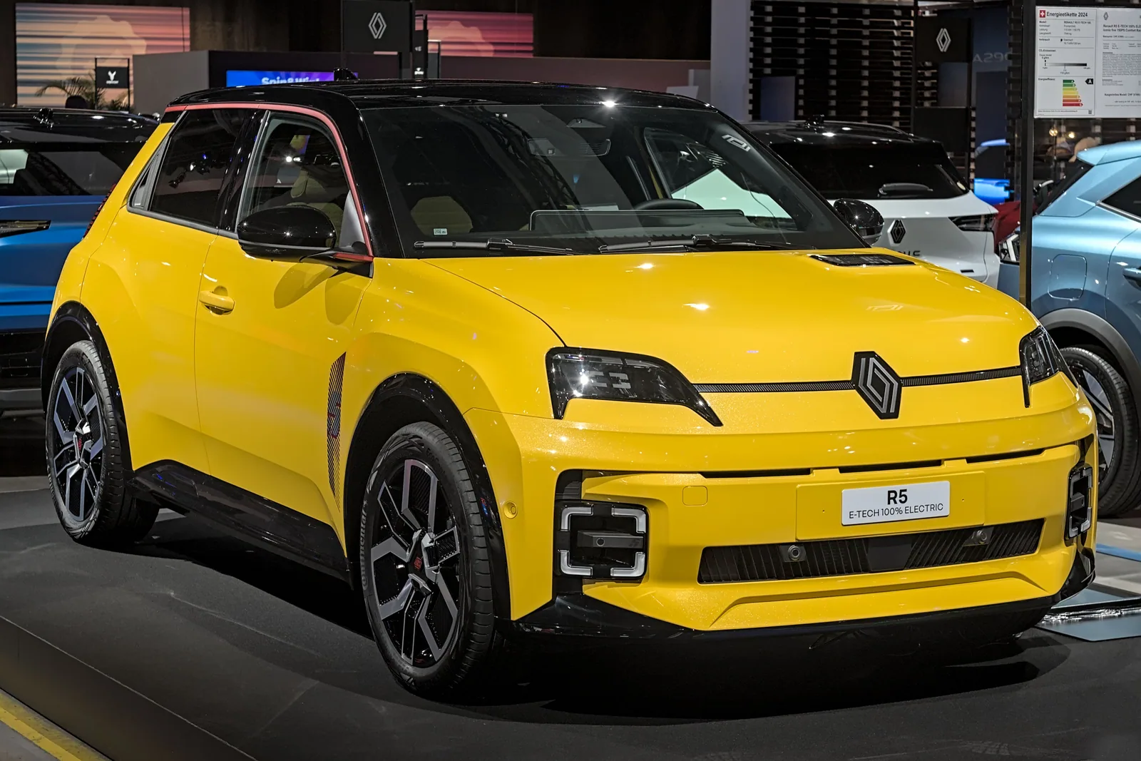 Renault 5 E-Tech électrique exposée au salon Auto Zürich 2024